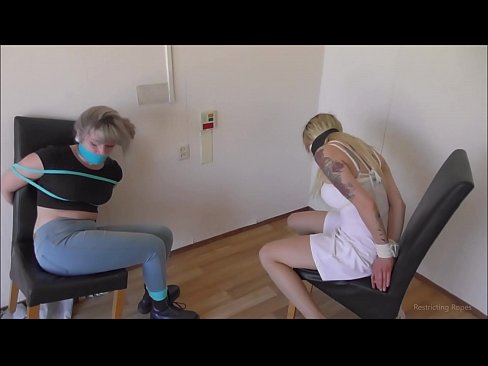 ❤️ Asılı / bağlanmış və ağzı bağlanmış / çətinlik içində olan qız ️ Anal video bizdə az.sexera.ru ️❤